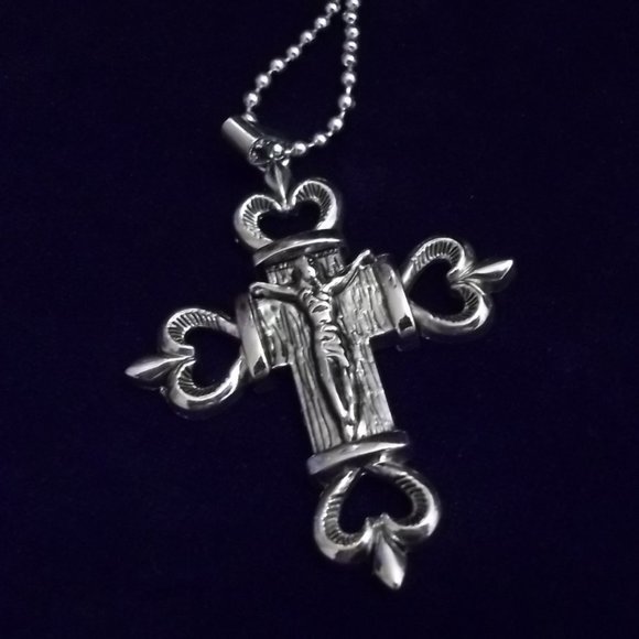 🛍️❤️Gothic Cross Necklace🛍️❤️ - Picture 1 of 4